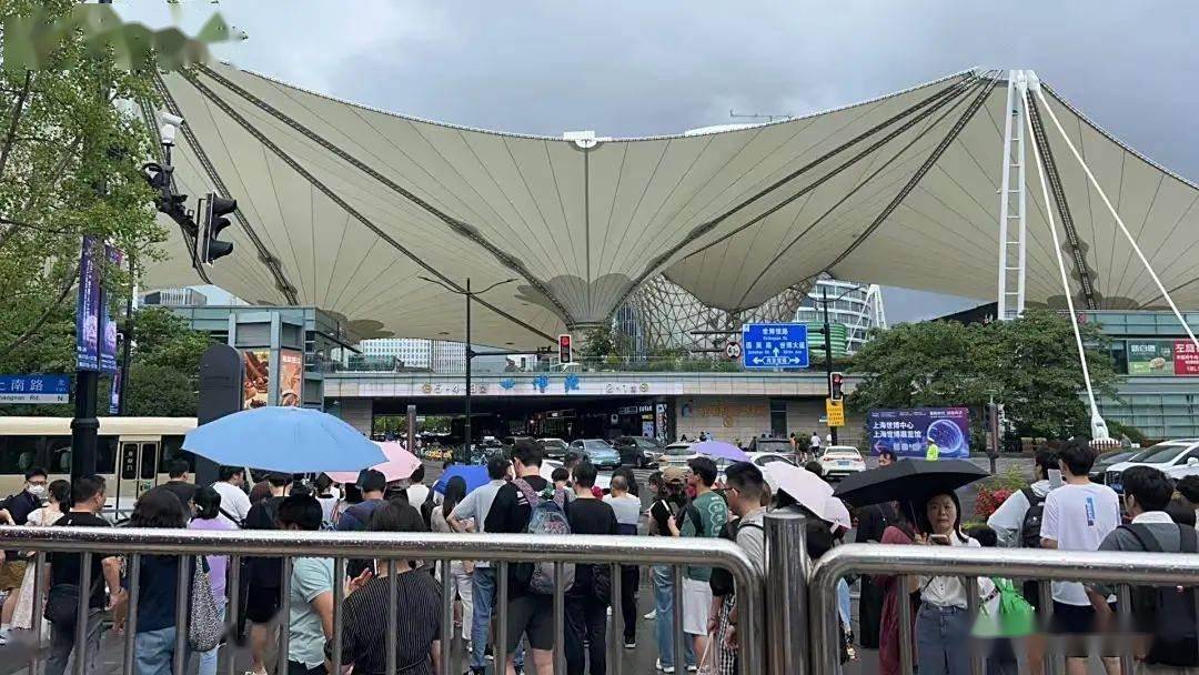 世界人工智能大会挤满了想买单的普通人丨一线