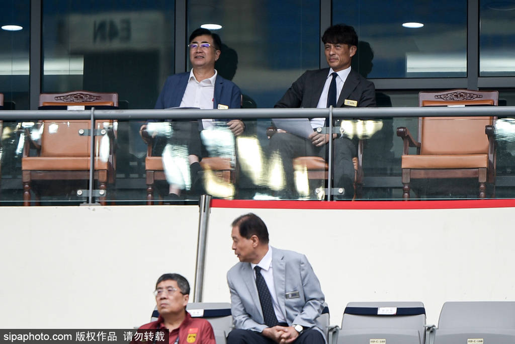 颜骏凌与吴曦冲突真相揭秘：背后是怎样的情感与竞技精神？