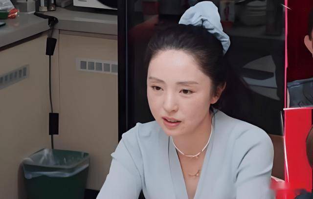 姐弟恋修罗场？董璇听到张维伊说话的表情引发“全网解码”！