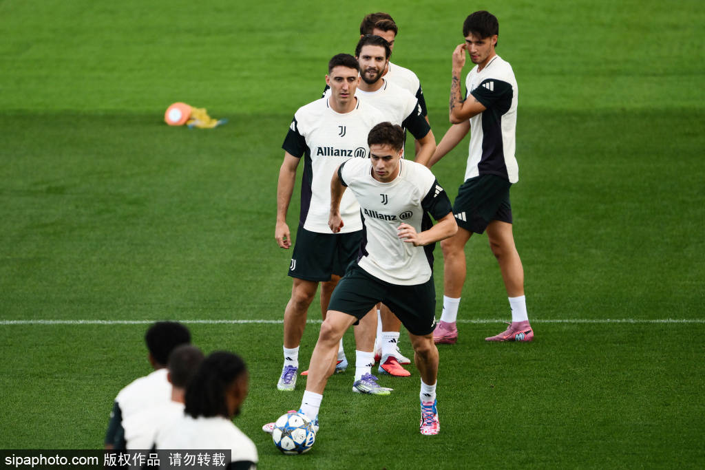 体育比赛直播_足球_波胆_买球_篮电竞_在线投注职工绿茵展风