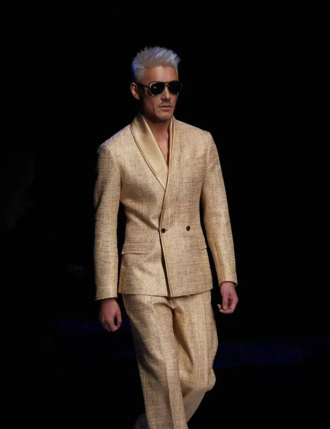 他是中国初代男模一生未婚未育扬言60岁成为亚洲米兰体育- 米兰体育官方网站 世界杯官方指定投注平台最时髦的老头