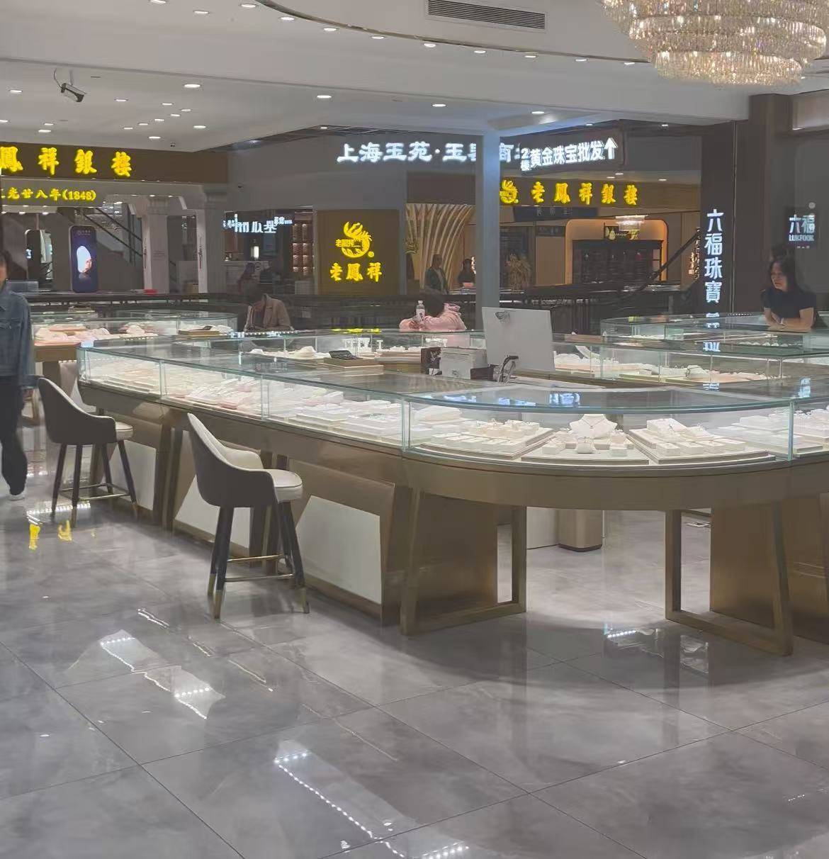 实探上海水贝!金价大跌后,金店客流量断崖式下降,有商家称“四位数时生意最好”