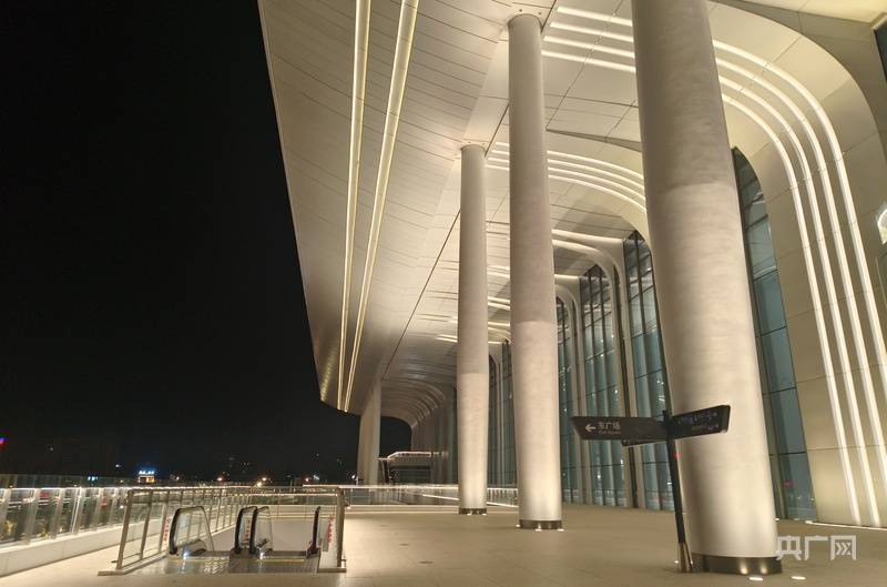 女子误踩“氢氟酸”不幸身亡，警惕家用品中隐藏的“化骨水”！