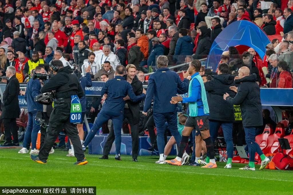 叫扬叔 - 全网最会整活的苏超球迷  足球圈热梗收割机文旅体商融合‘苏超’激活镇江城市活力