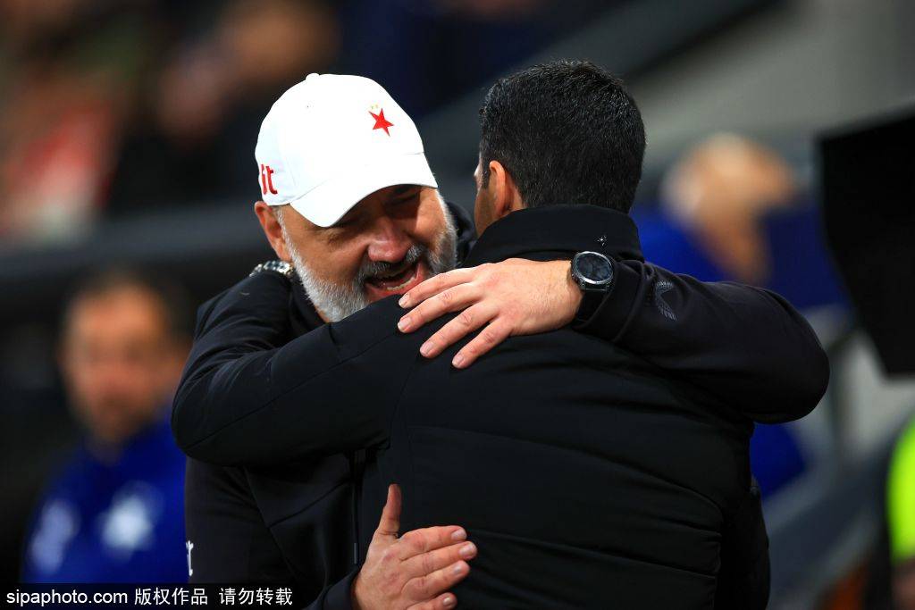 英格兰足球超级联赛2025-26赛季英超联赛：阿森纳领跑、曼城紧追利物浦沉沦