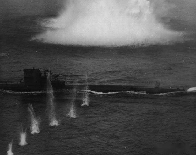 空中与水下的意外邂逅：飞艇对抗潜艇的真实故事