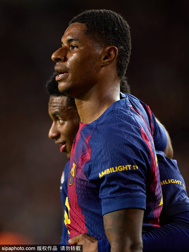 “巴萨创历史新纪录：连续35场西班牙足球甲