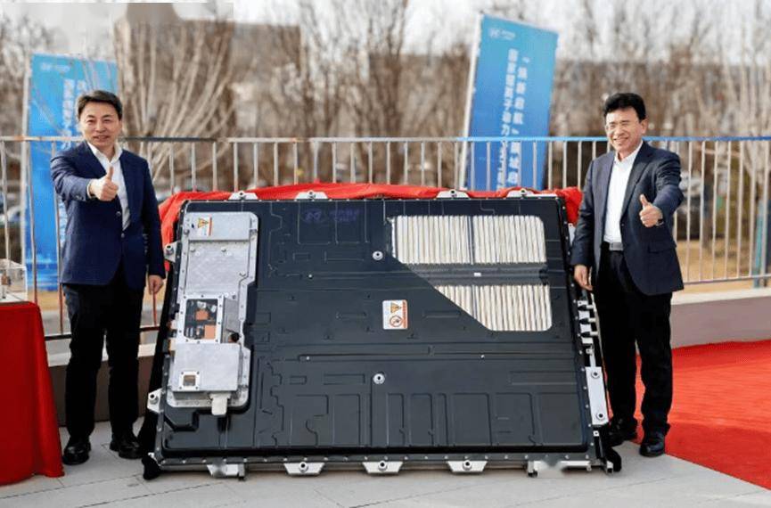 全球首款！高比能固液电池一次充电续航1000km(图1)