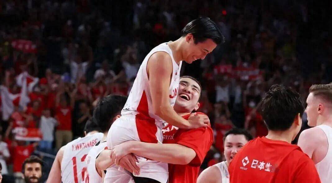 一伤一增就在刚刚集训新增一人中国男篮有望