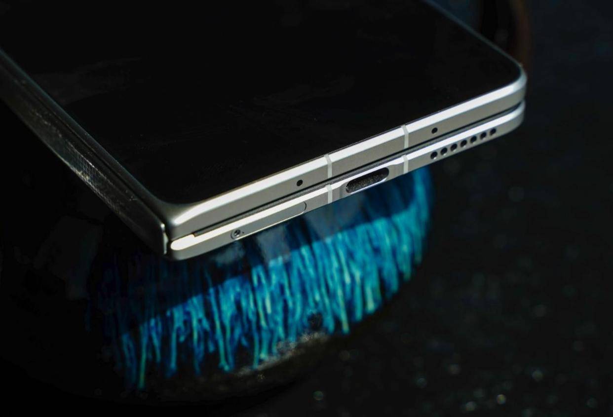219g+7150mAh！荣耀Magic V6评测：2026年轻薄折叠大满贯