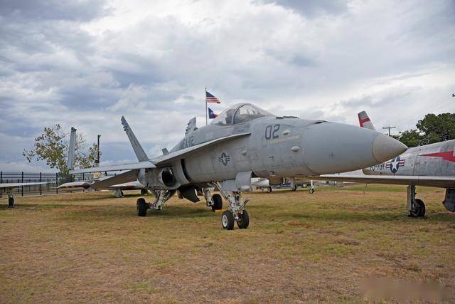 从弃子到全能王：麦道F/A-18“大黄蜂”的逆袭之路