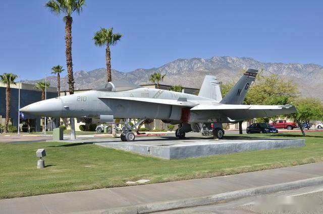 从弃子到全能王：麦道F/A-18“大黄蜂”的逆袭之路