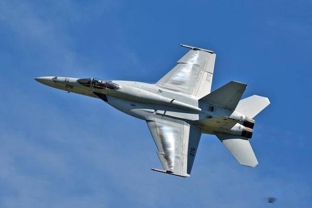 从弃子到全能王：麦道F/A-18“大黄蜂”的逆袭之路