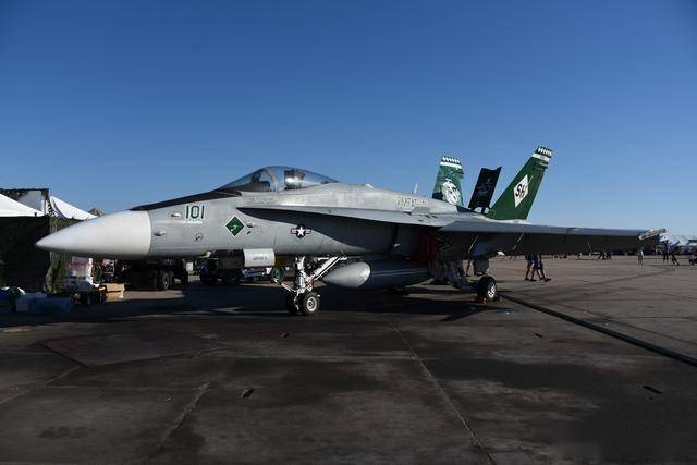 从弃子到全能王：麦道F/A-18“大黄蜂”的逆袭之路