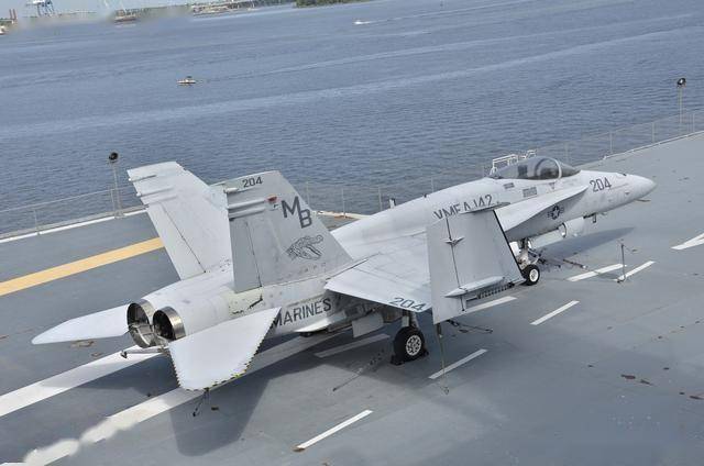 从弃子到全能王：麦道F/A-18“大黄蜂”的逆袭之路