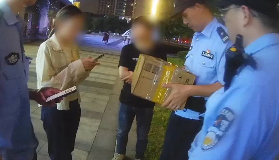 浙江姑娘一口气买5部新手机，总价8.3万多元！店员报警