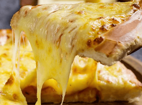 亚洲风味咖喱鸡肉披萨东方醇厚的香料