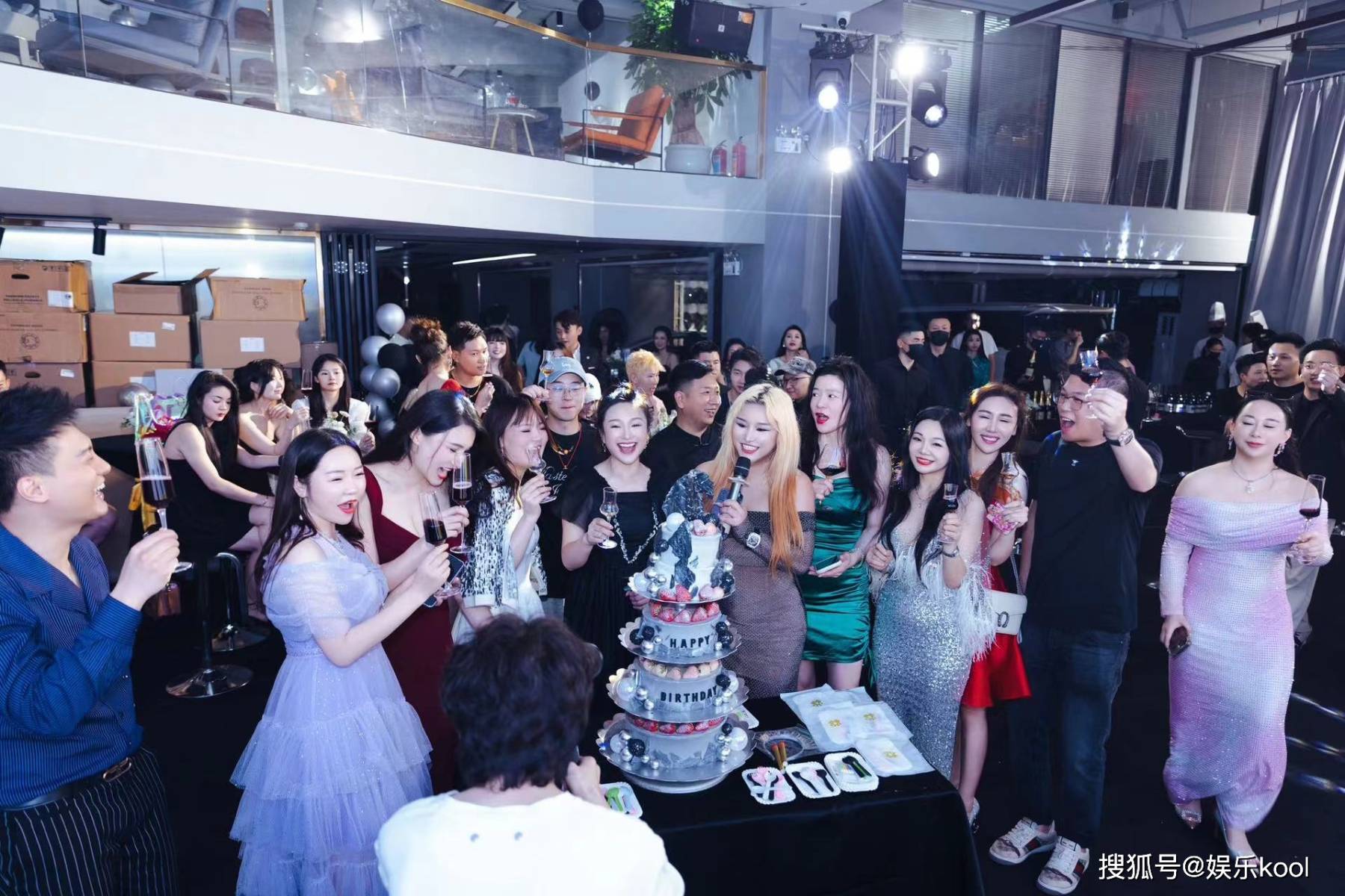 森渡豪车俱乐部启动热爱不设限燃擎之夜生日酒会