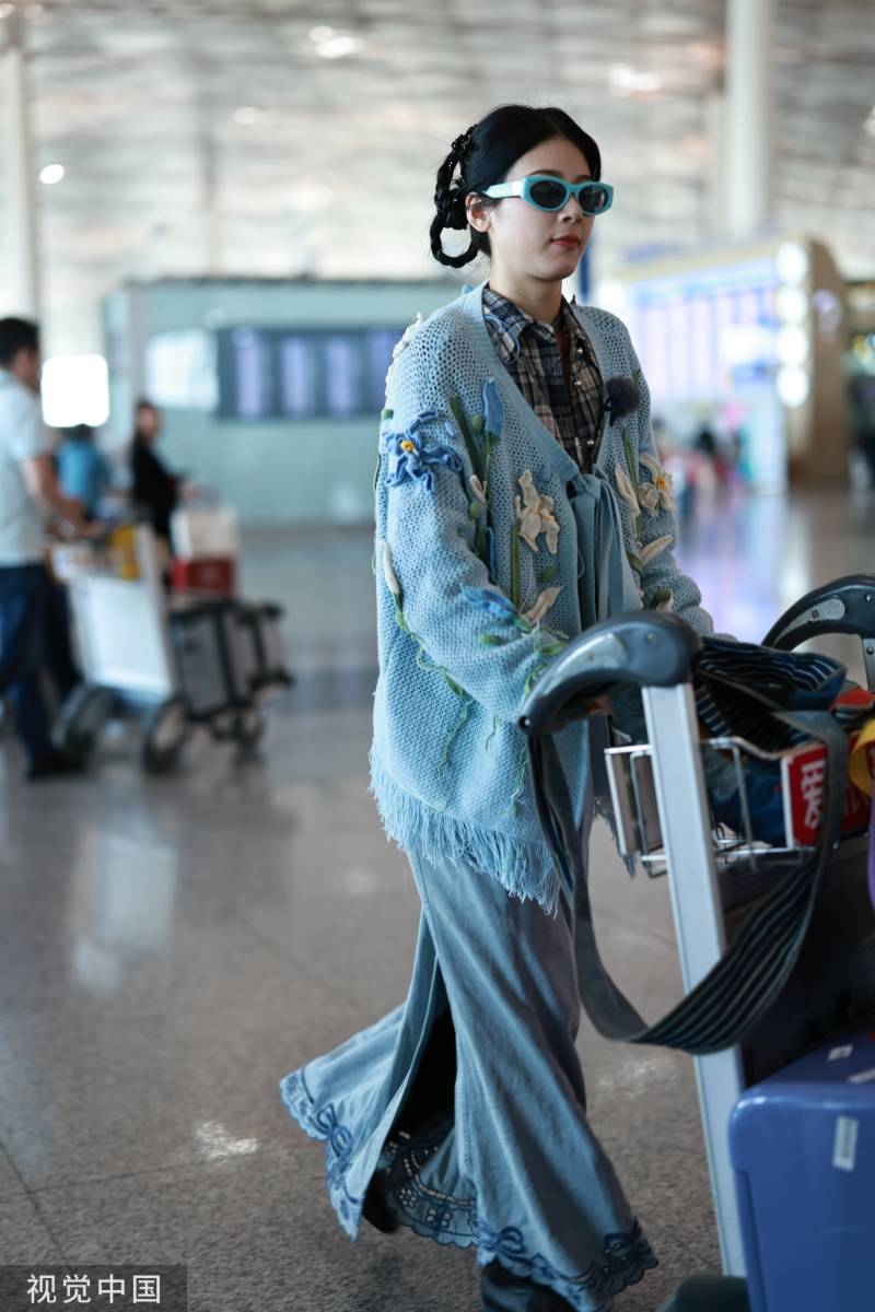 秦海璐出发录制花儿与少年与赵昭仪机场同行