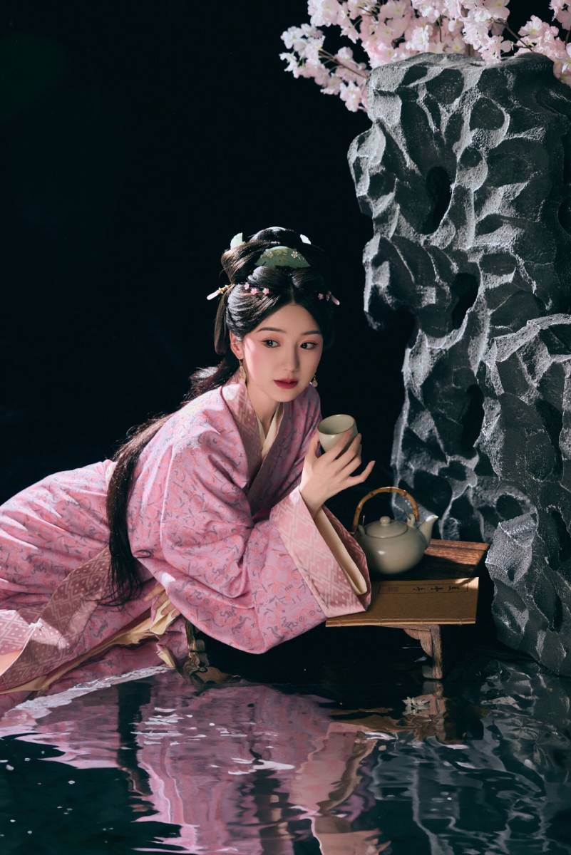 毛晓彤国风汉服写真:魅力女神