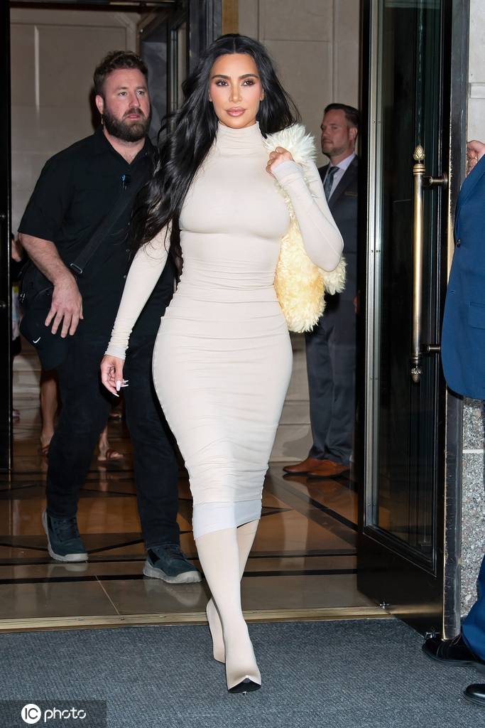 1/5金·卡戴珊,1980年10月21日出生于美国加利福尼亚州洛杉矶,美国