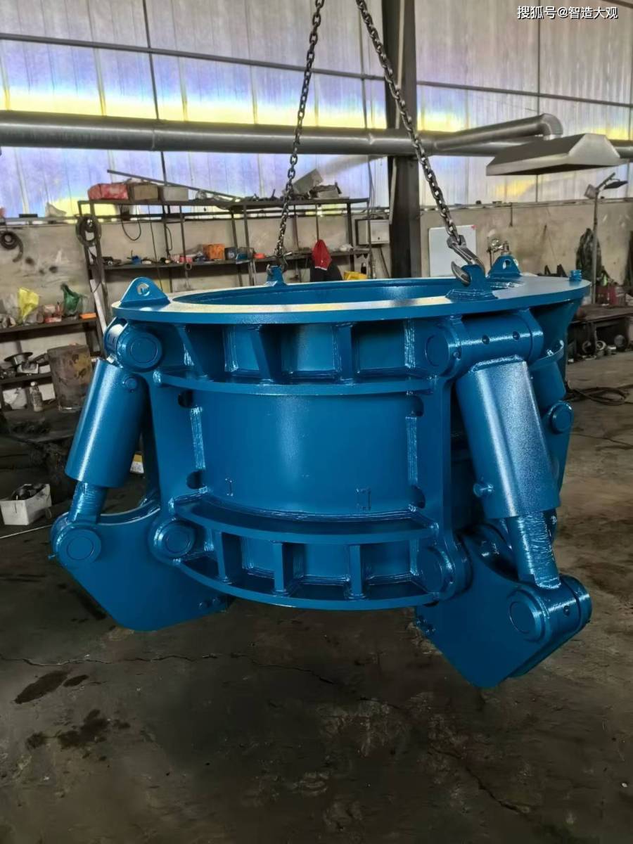 1/6爪式破桩机主体结构采用锰板焊接,高压油缸带来更大的顶破力,本机