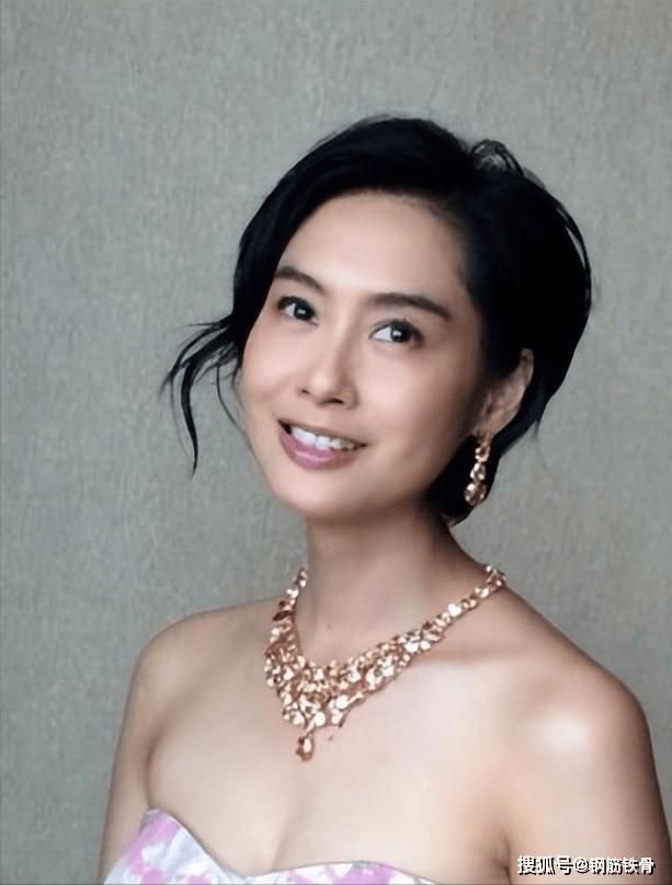 朱茵52岁近照曝光网友纯天然美女太抗老了