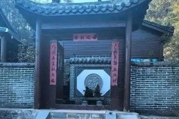 武当山药王谷开诊1个多月15名患者死亡：一种