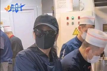 蹭热度自爆！张兰直播麻六记后厨被曝无健康证、