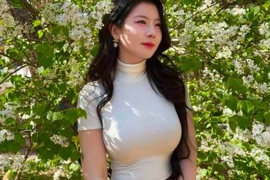 "喝一口发现有蛆，再开一瓶也有蛆&