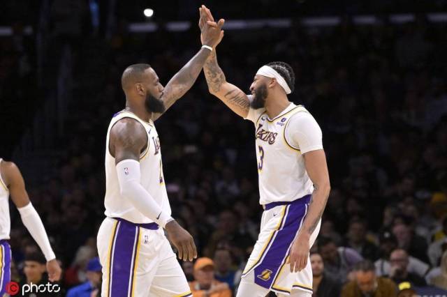 体育张天爱穿透视吊带裙 赤脚踩沙唯美又性感蒋依依和爸妈外出吃火锅