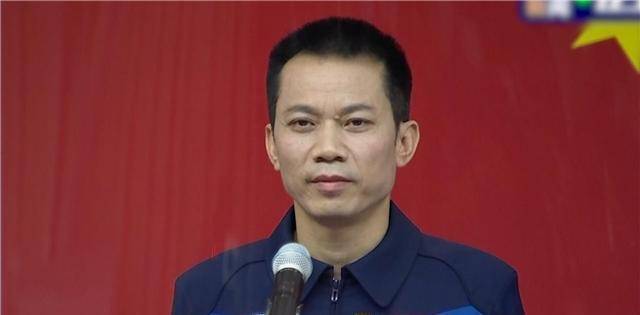 承载的是亿万中国人的梦想,作为为国出征的三位航天员之一,汤洪波承载