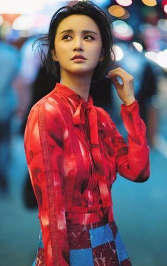 老戏骨王志飞:为张歆艺分手发妻,闪婚小15岁演员,如今生活幸福_李健