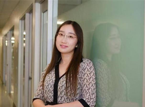 上交美女博士,离婚2次结婚3次,入籍美国成名校终身教授引争议_璐璐