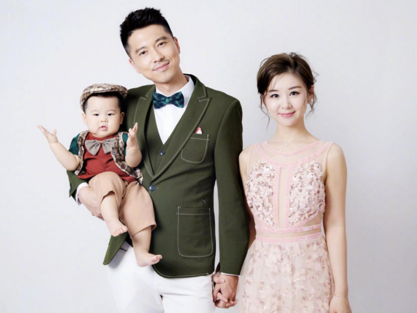 现在李小萌和王雷成婚多年,永远恩爱如一日,一家三口其乐陶陶,生存得