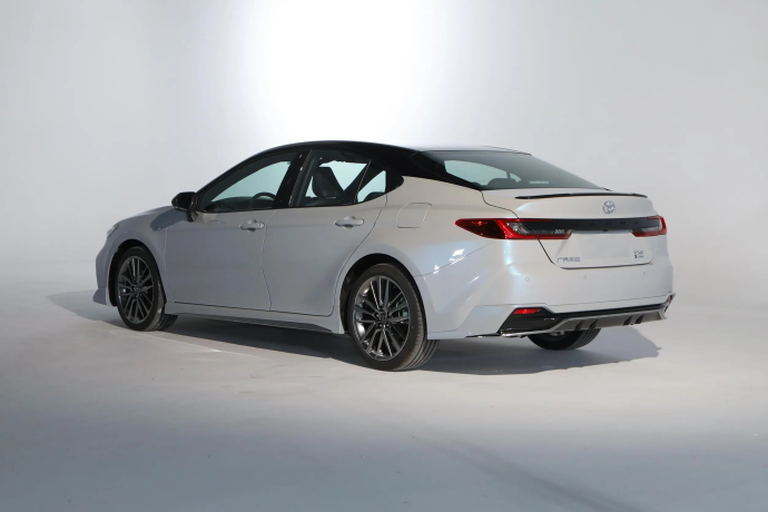 换代凯美瑞预售,混动顶配卖20万,捍卫b级销冠?_搜狐汽车_搜狐网