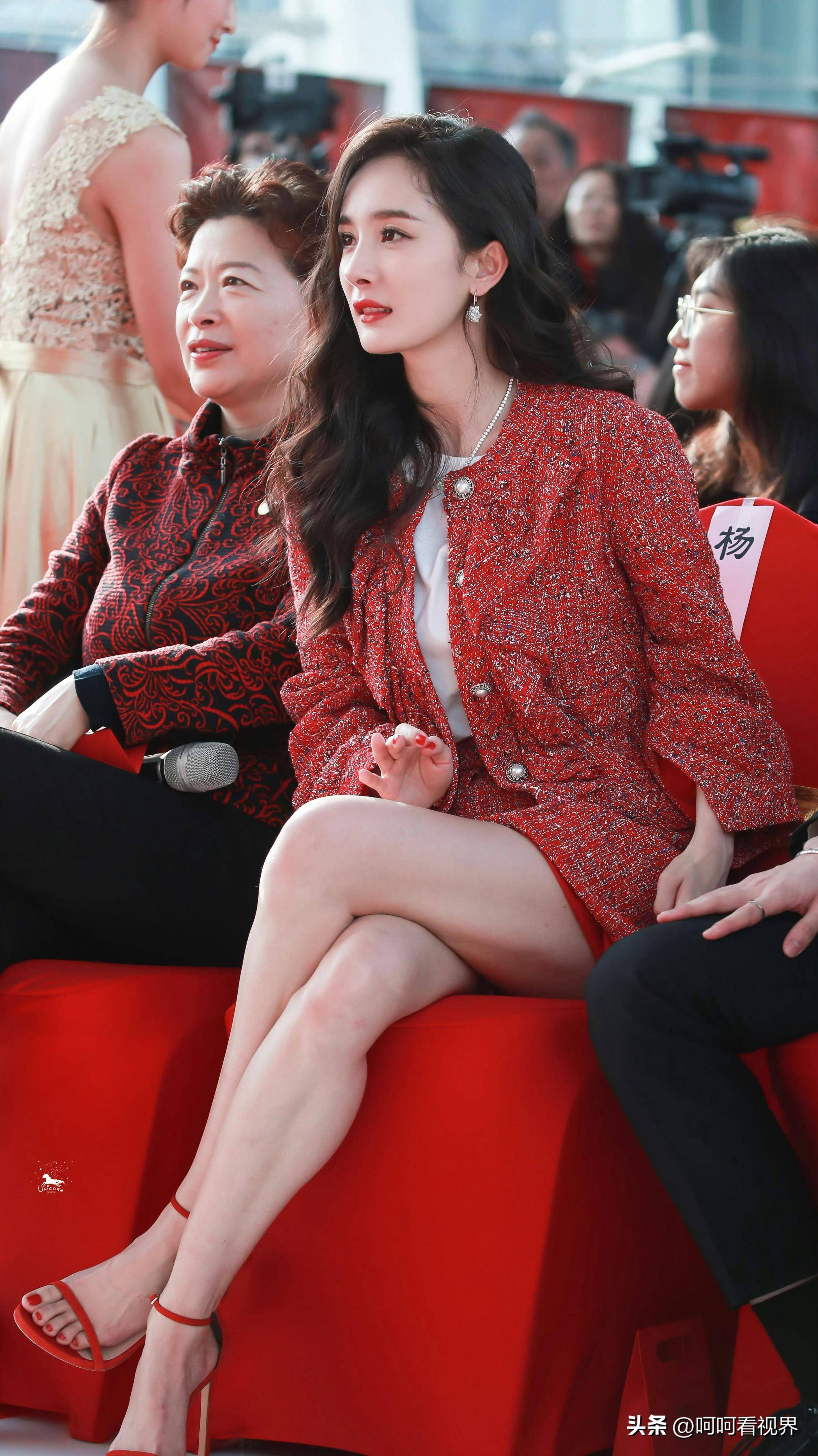 杨幂与红色真是绝配,更显火辣狂野_身材_颜色_造型