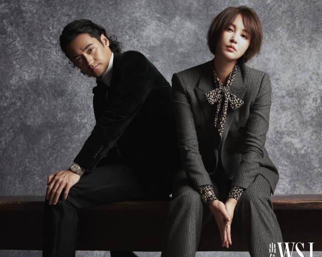 袁弘张歆艺合体拍时尚大片,复古暗黑风优雅高级,二姐身材恢复纤细
