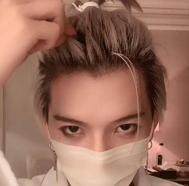 七鹤大人突破自我挑战首穿"洛丽塔",原以为很娘,但没想到丑帅丑帅的