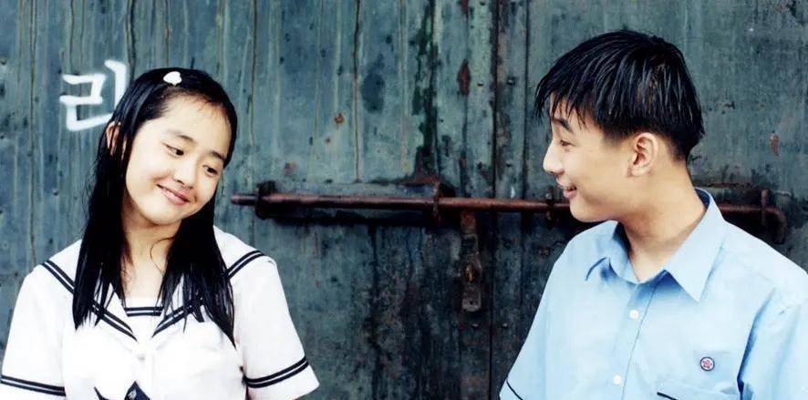 《蓝色生死恋》《欢乐满屋》最终以李英宰害羞但快乐的小男人微笑结束