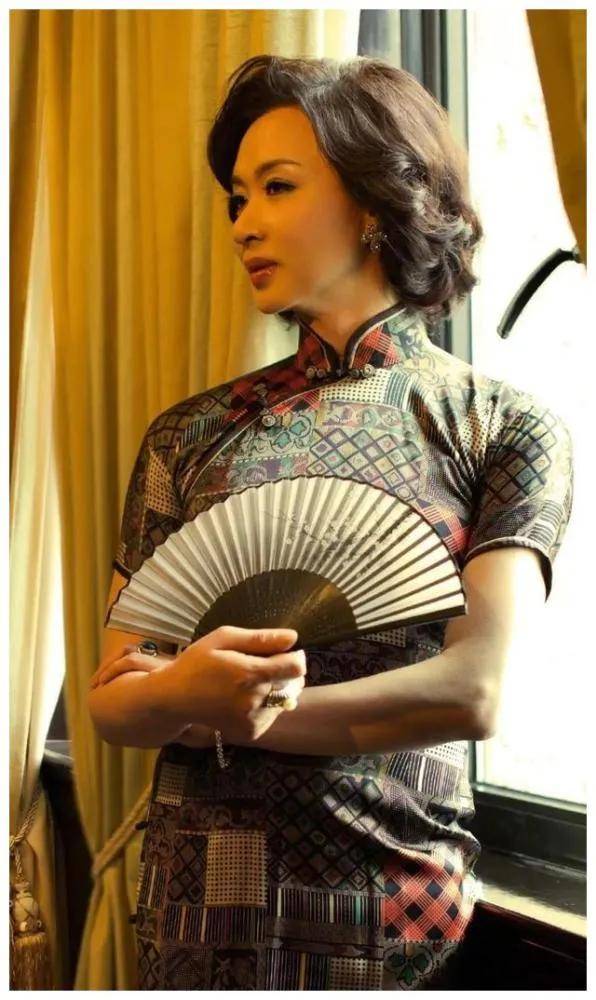 金星变身后遭手术事故,停药后男性特征重现,汉斯还爱她吗?