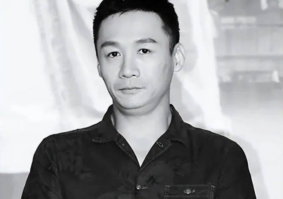 49岁演员高虎被曝成骑手,同样以送外卖为生,还有曾经是顶流的他_演艺