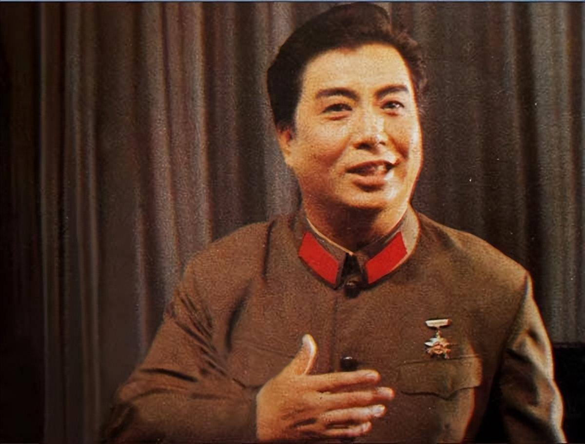 1963年,李双江大学毕业,被分配到新疆军区文工团工作.