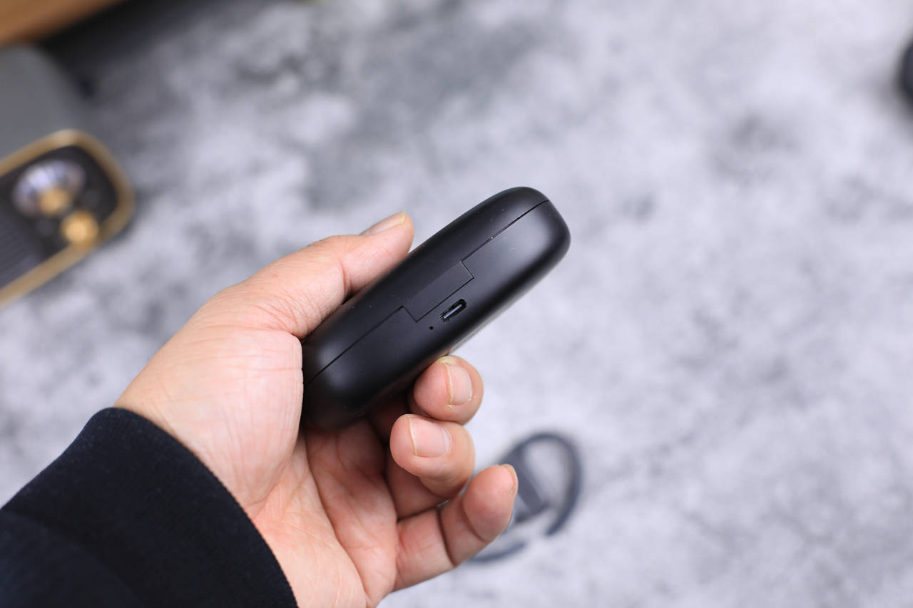 都2024了!还在用入耳式耳机?还是来看看这款飞利浦挂耳式耳机吧