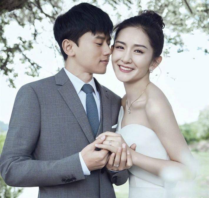 谢娜发文为跳跳俏俏庆生,听到女儿的话开心到大哭,俩娃穿衣打扮好可爱