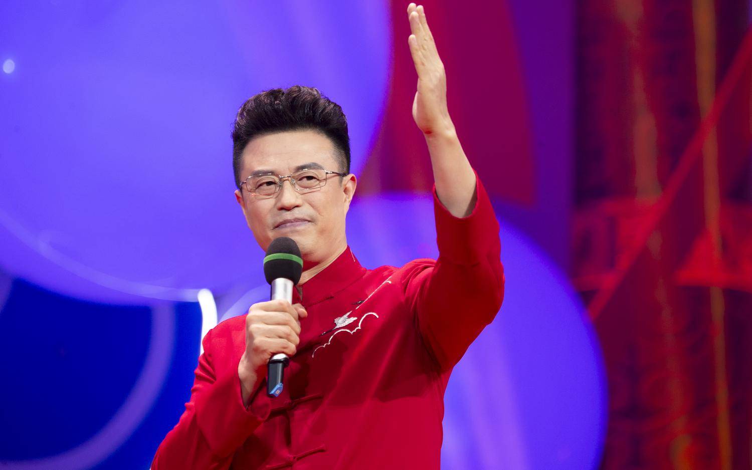 著名主持人白燕升:妻子差点瘫痪,他患癌症,50岁生二胎_周佳_北京_父亲