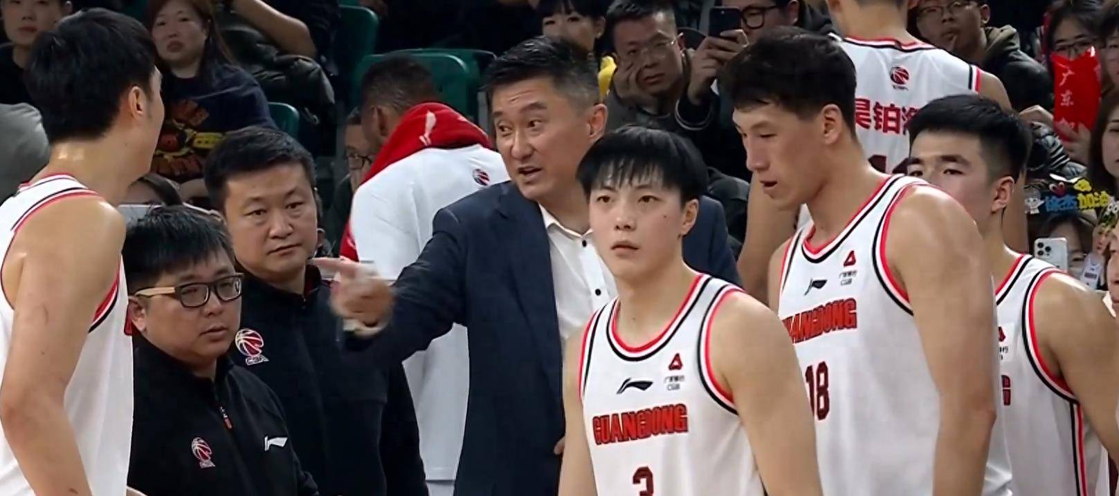 杜锋赛后怒斥广东年轻人!