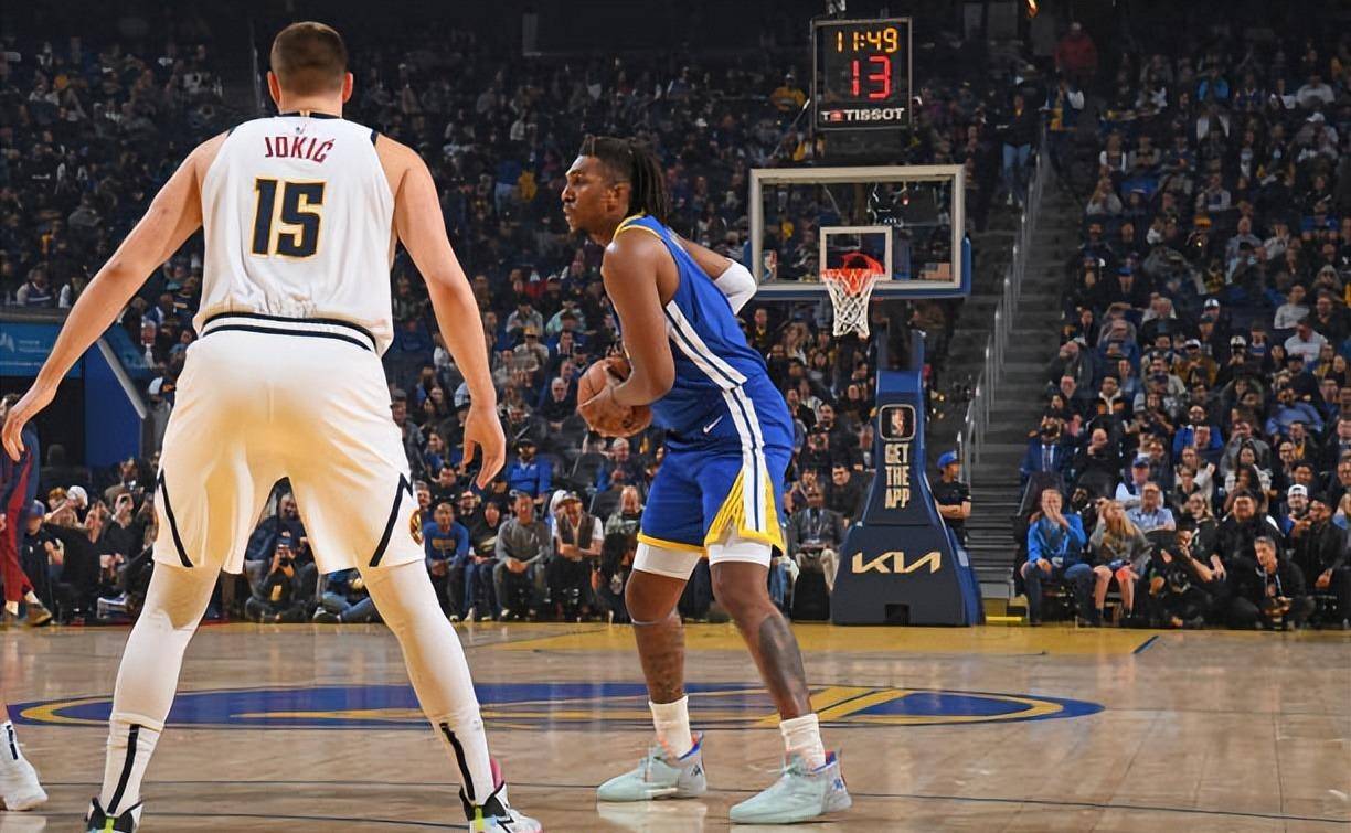 本场比赛,勇士队首发凯文·鲁尼的表现显然非常平庸.