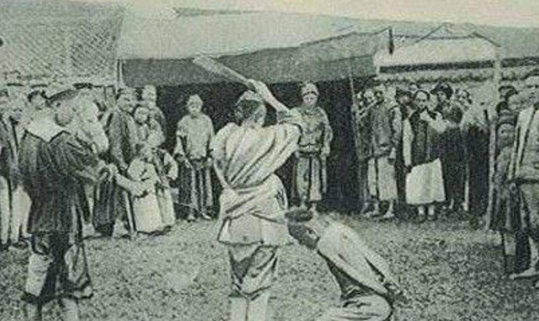 最后一个刽子手邓海山:不听劝告砍300人首级,晚年想当和尚遭拒_工作时