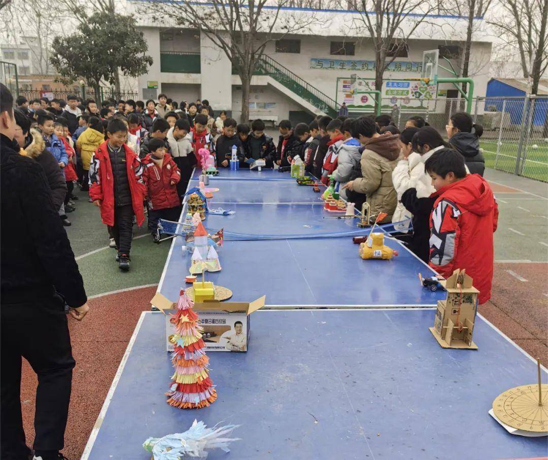 鄧州市白牛鎮中心小學開展第一屆科技小發明製作展評活動_教育_創新